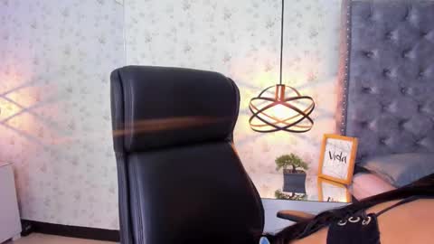  Chloe Harper  online show from 1, 11, 2025