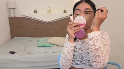 C H L O E online show from 13, 1, 2026