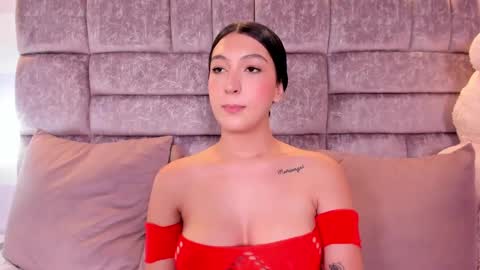 Chloe  online show from 25, 9, 2025