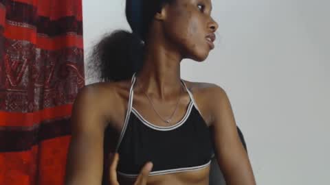 Snapshot of choco_petitqueen chatting on 8, 12, 2024 choco_petitqueen online show from 8, 12, 2024