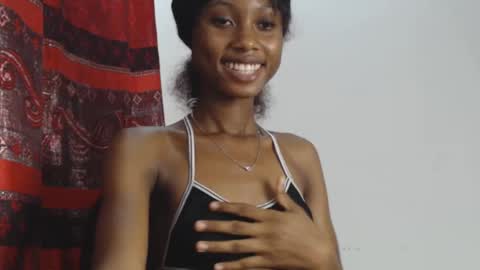 Snapshot of choco_petitqueen chatting on 13, 12, 2024 choco_petitqueen online show from 13, 12, 2024