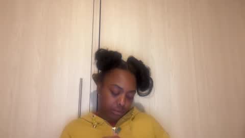 ChocolateCakeQueen online show from 23, 12, 2025