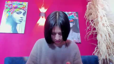  Laura  online show from 12, 12, 2024