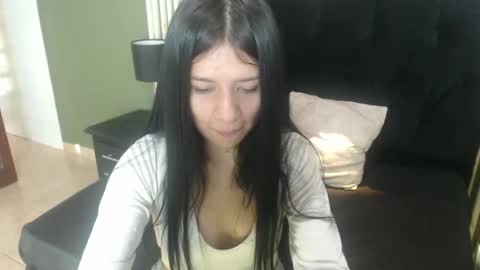  Laura  online show from 19, 12, 2024