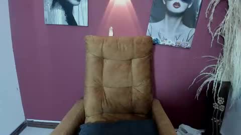  Laura  online show from 25, 1, 2025