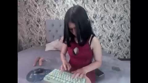  Laura  online show from 7, 2, 2025