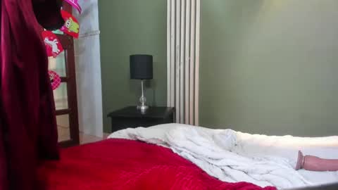 Laura  online show from 11, 2, 2025