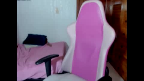  Laura  online show from 19, 2, 2025