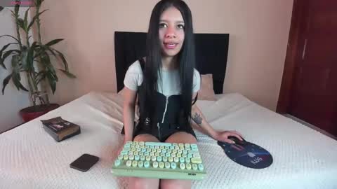  Laura  online show from 22, 2, 2025