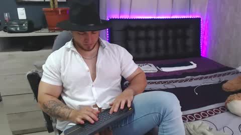 Snapshot of chris_huntter chatting on 6, 3, 2025 chris_huntter online show from 6, 3, 2025