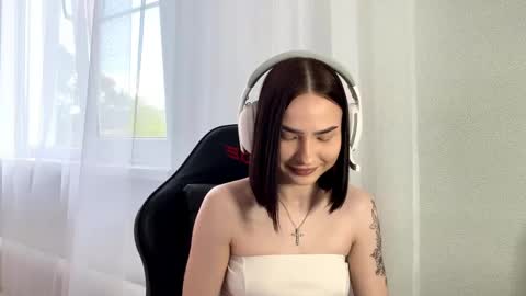 christelgabisi online show from 15, 5, 2026
