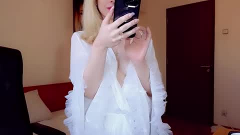 Snapshot of christihanson chatting on 13, 2, 2025 christihanson online show from 13, 2, 2025