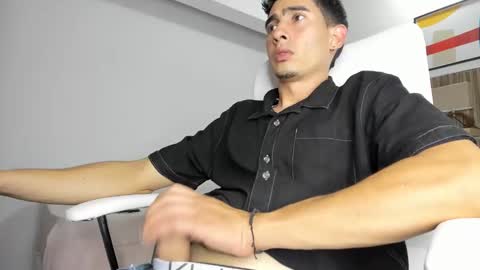 Snapshot of christoper_dick chatting on 4, 3, 2025 Petite Horny and chistoper dick online show from 4, 3, 2025