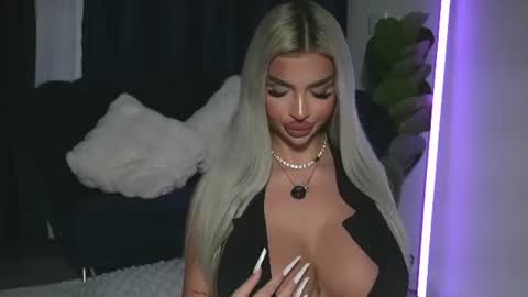Chrystal online show from 4, 7, 2026