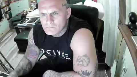 cikakure16081976 online show from 17, 4, 2026