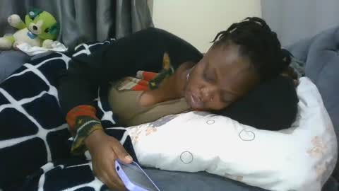 Snapshot of cilia_petite chatting on 5, 7, 2026 cilia petite online show from 5, 7, 2026