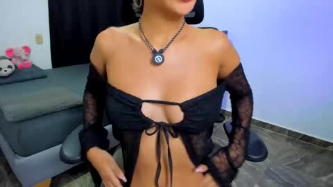 Snapshot of cinamon_kingdom chatting on 8, 1, 2026 Luna and Sebas online show from 8, 1, 2026