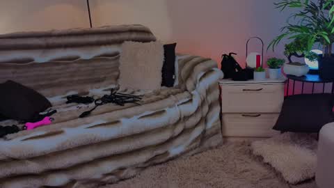 Cindy online show from 6, 4, 2026