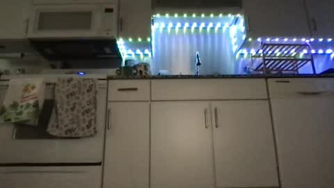 Snapshot of cinnamonpeaches chatting on 3, 8, 2026 Carmen online show from 3, 8, 2026