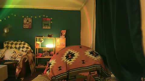 Snapshot of clancyosbourne chatting on 28, 10, 2025 Clancy online show from 28, 10, 2025