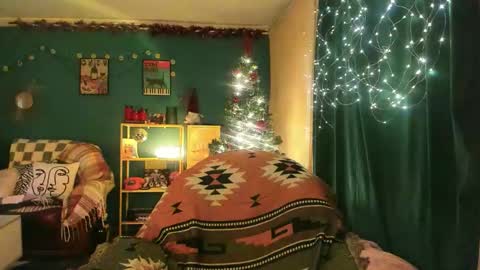 Snapshot of clancyosbourne chatting on 3, 12, 2025 Clancy online show from 3, 12, 2025