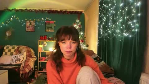 Snapshot of clancyosbourne chatting on 14, 12, 2025 Clancy online show from 14, 12, 2025