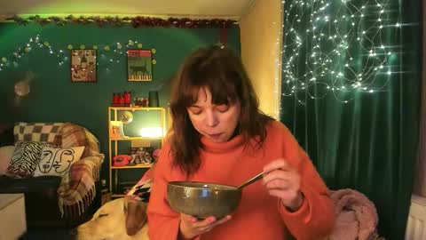 Snapshot of clancyosbourne chatting on 17, 12, 2025 Clancy online show from 17, 12, 2025