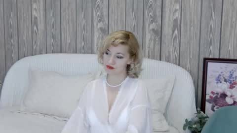 Classy Tinna online show from 4, 4, 2026