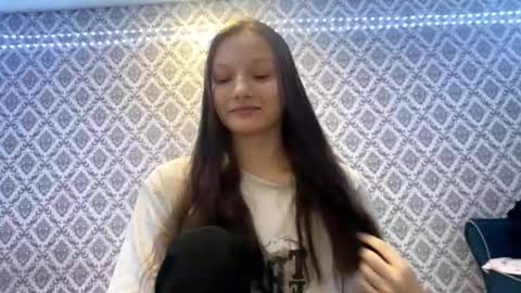 Snapshot of cleotilderinde chatting on 2, 12, 2025 Cleo online show from 2, 12, 2025