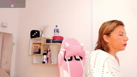 clhoe_johnson_ online show from 6, 10, 2025