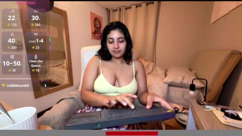 cloe small online show from 13, 10, 2025