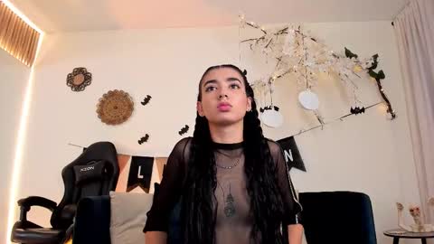 Snapshot of cloe_taylor__ chatting on 8, 10, 2025 CLOE online show from 8, 10, 2025