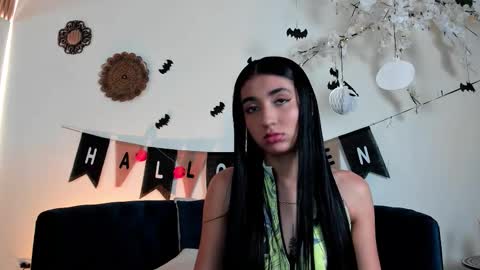 Snapshot of cloe_taylor__ chatting on 19, 10, 2025 CLOE online show from 19, 10, 2025