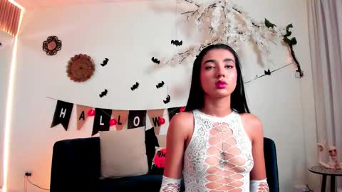 Snapshot of cloe_taylor__ chatting on 23, 10, 2025 CLOE online show from 23, 10, 2025