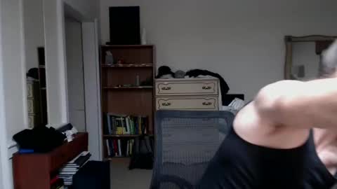 Snapshot of cloud900x chatting on 7, 10, 2025 Cloud online show from 7, 10, 2025