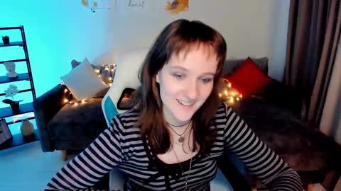  Clover  follow me  online show from 9, 3, 2025