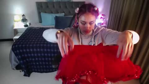 Snapshot of clown_face chatting on 24, 12, 2024 emely dolce online show from 24, 12, 2024