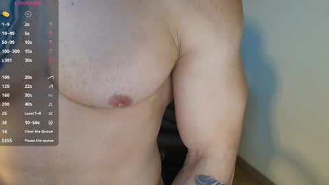 Snapshot of colombianmuscle8 chatting on 11, 10, 2025 colombianmuscle8 online show from 11, 10, 2025