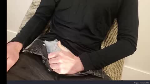 Snapshot of comfrey chatting on 18, 10, 2025 comfrey online show from 18, 10, 2025