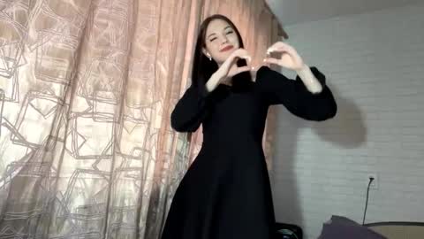 Snapshot of conchitaderricott chatting on 8, 10, 2025 Bella online show from 8, 10, 2025