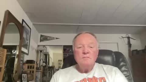 Snapshot of cookoosnest chatting on 22, 10, 2025 cookoosnest online show from 22, 10, 2025