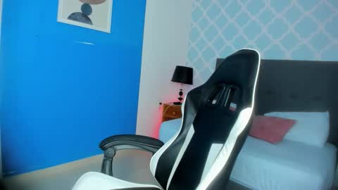Snapshot of cora22_ chatting on 16, 9, 2025 CORA online show from 16, 9, 2025