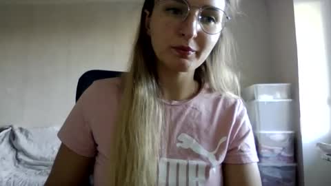 Snapshot of cora_fora chatting on 13, 9, 2025 cora_fora online show from 13, 9, 2025