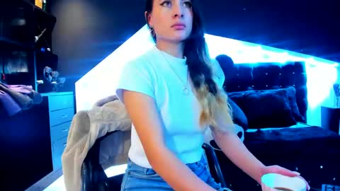 Coral  online show from 28, 2, 2025