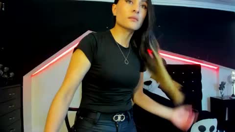 Coral  online show from 8, 3, 2025