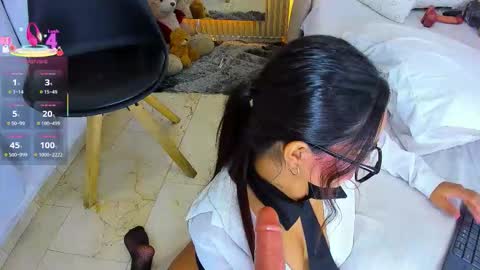 Snapshot of coraline_v chatting on 11, 11, 2025 Coraline connected from 10 pm to 6 am Colombia time online show from 11, 11, 2025