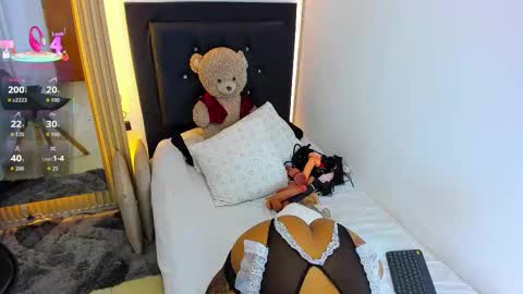 Snapshot of coraline_v chatting on 27, 11, 2025 Coraline connected from 10 pm to 6 am Colombia time online show from 27, 11, 2025