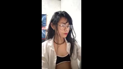 Snapshot of coralinebane chatting on 17, 4, 2026 coralinebane online show from 17, 4, 2026