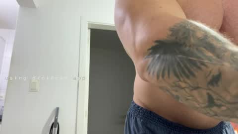 couplemuscle40 online show from 15, 4, 2026