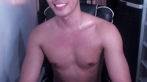 Snapshot of crazyasiancum chatting on 3, 11, 2025 Zion online show from 3, 11, 2025